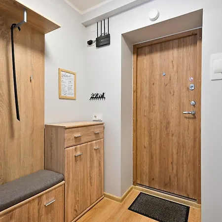 Apartamento Essetials Apartmets