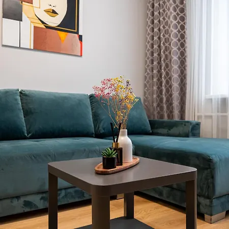Essetials Apartmets *